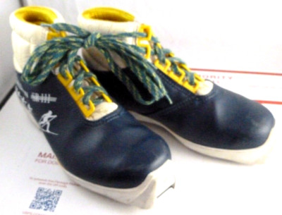 Vintage Salomon SR 111 SNS Profil Cross Country Skiing Ski Boots Size 34 Nordic