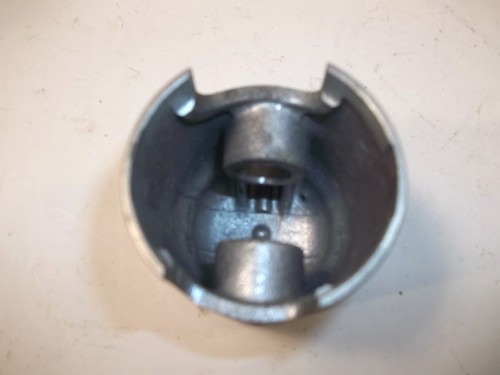 YAMAHA YL2 L5T NEW OEM PISTON STANDARD STD BORE 166-11631-01-96 - Picture 4 of 5