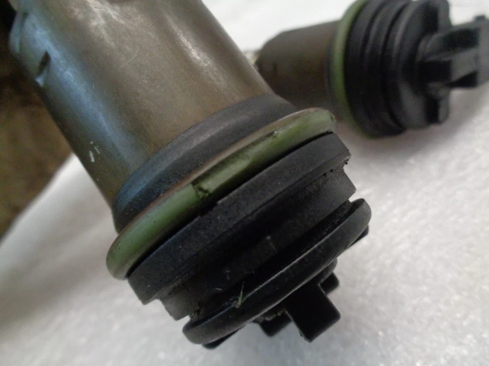 02-05 BMW 745LI MOTOR VÁLVULA VARIABLE CONTROL DE DISTRIBUCIÓN SOLENOIDE OEM DK81079 Foto 4 de 4