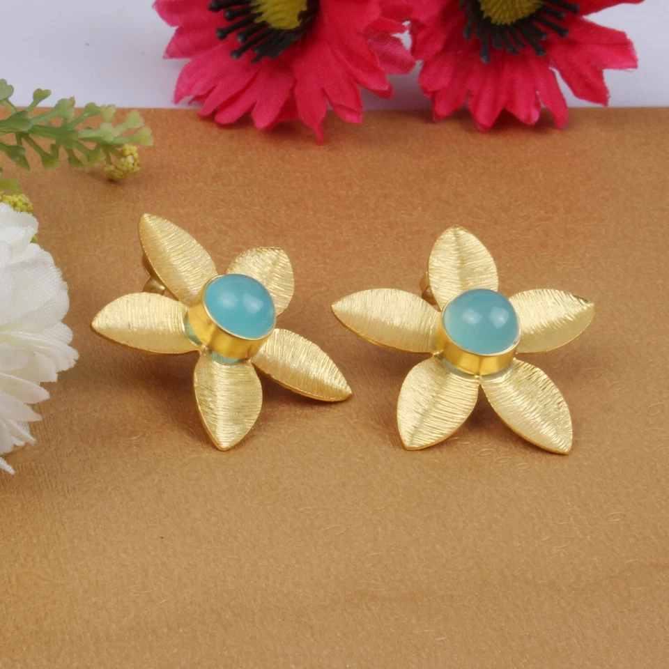 Pendientes para mujer Stud Aqua Calcedonia chapados en oro de latón joyería Foto 4 de 4