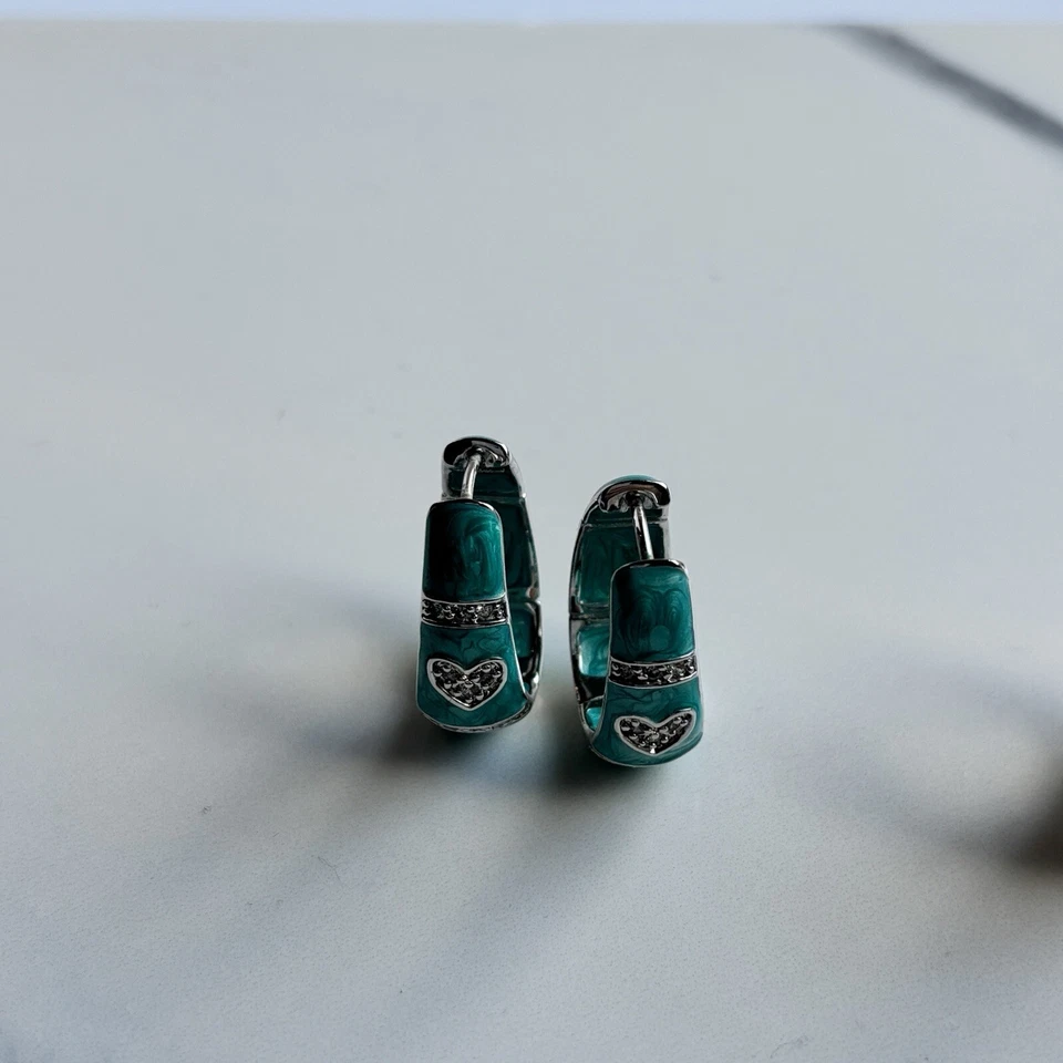 Juego de 2 pendientes de aro LAUREN G ADAMS Pave Love Huggie turquesa y rosa Foto 2 de 4