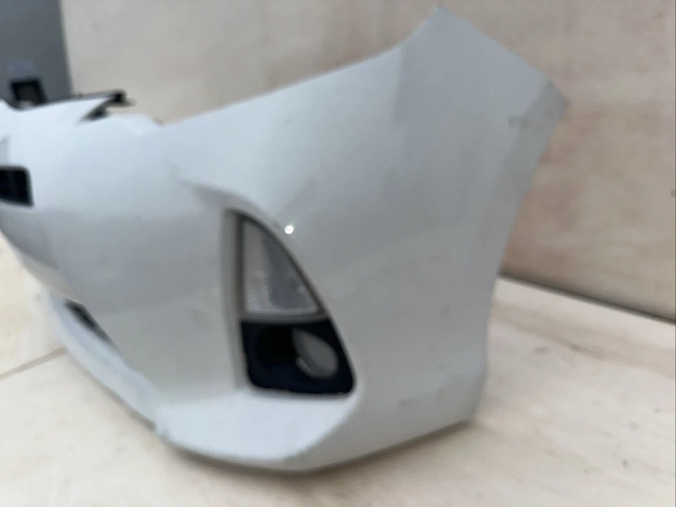 Parachoques delantero Toyota Prius C 2009-2016 OEM Foto 2 de 4