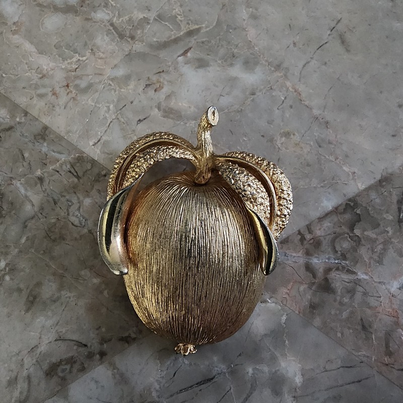 Vintage Sarah Coventry Brooch Gold Tone Apple Jewelry Pin 2.25"H x 1.5"L