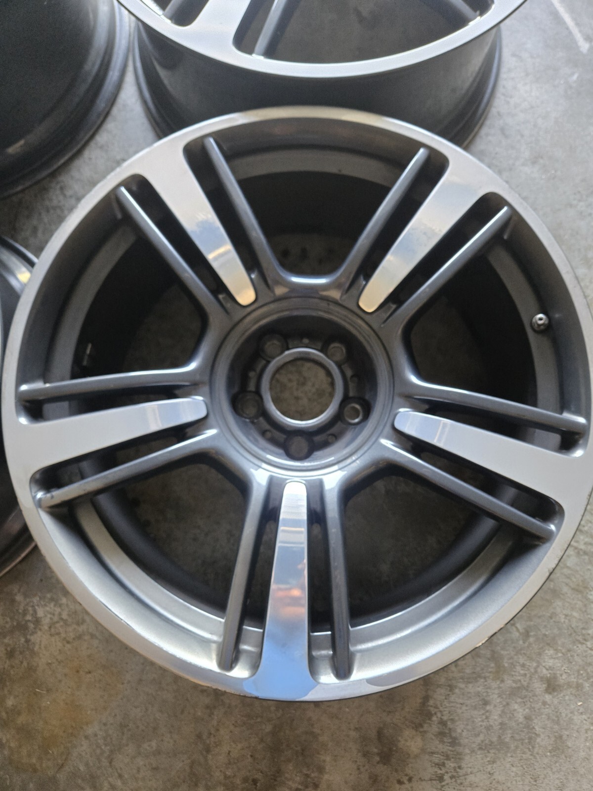 Special Whls for Rolls Royce 21inch Whls for Ghost/Dawn/Wrath. GRY/BLK SET OF 4