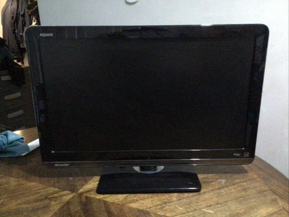 Sharp TV LC-22LS510UT 22” AQUOS Led LCD Hard Drive TV Edge Lit - Not Powering Up - Image 2 of 4