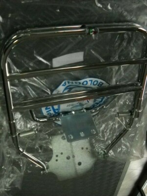 Portapacchi Posteriore Cromato Per Vespa 50/125 Special - Completo Di Gommini E Fissaggi