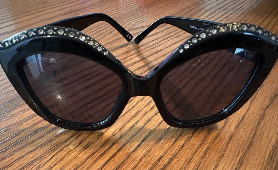 STEVE MADDEN CRYSTAL SUNGLASSES Black with crystals Rhinestones Oversized - Image 2 of 4