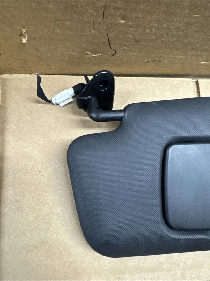 2017 2018 2019 20 2021 SUBARU IMPREZA Sport FRONT LEFT SIDE SUN VISOR Oem B151 - Image 2 of 4