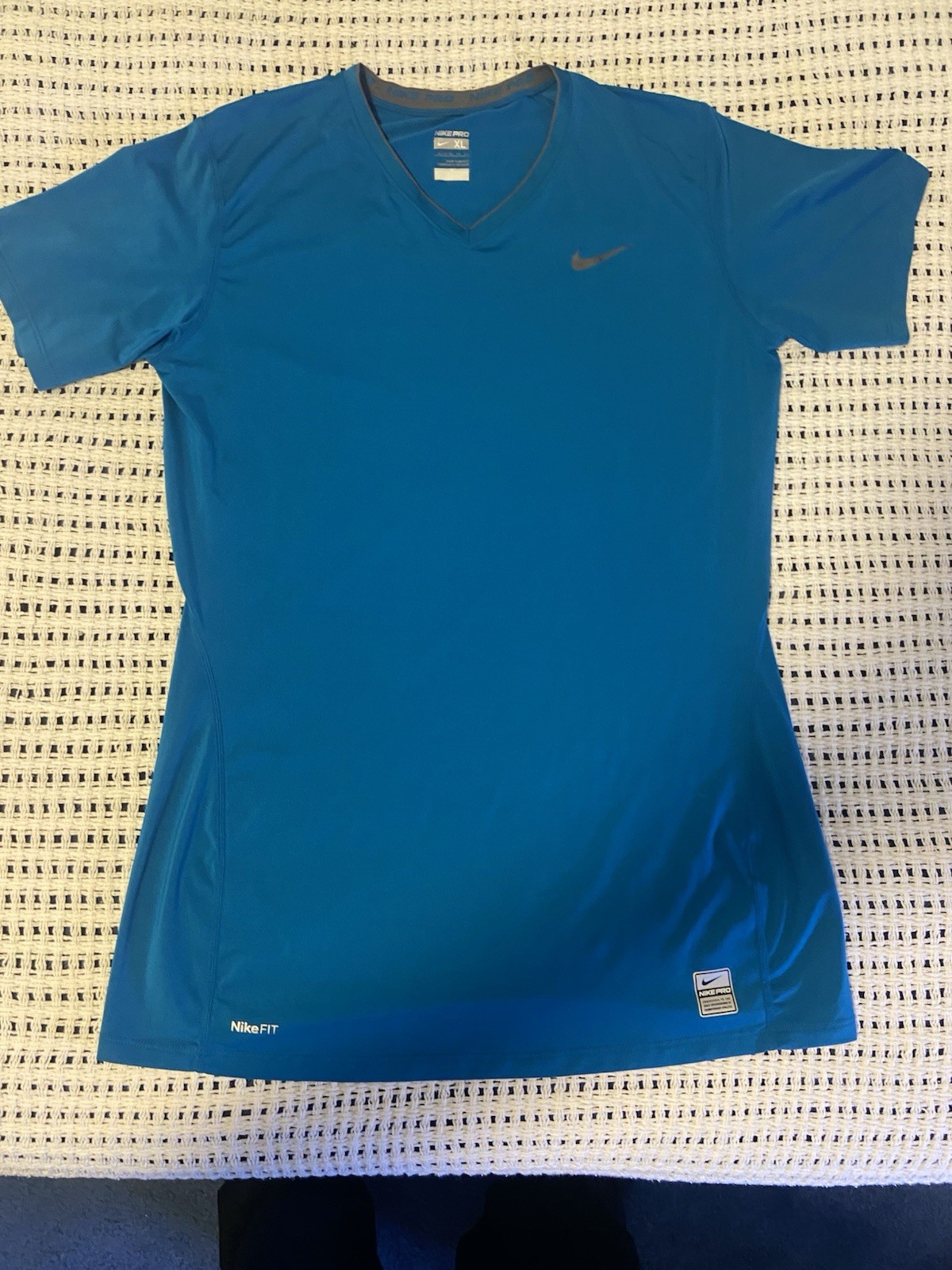 Nike pro extra large men’s Nike fit V-neck pullover shirt