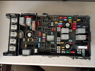 2016-2018 Jeep Cherokee Fuse Box Relay Junction Unit 68264525AD OEM