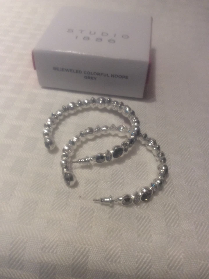Avon Studio 1886 珠宝灰色五颜六色的环状耳环 — 第 2/4 张图片