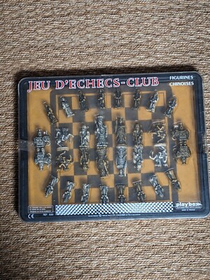 32 Figurines Sculptées Anciennes - Pions D'échec Ou Guerriers Asiatiques - Collection