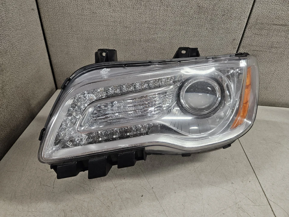 Chrysler 300 LH 2011-2014 conductor luz halógena lámpara bisel cromado LED DRL Foto 3 de 4