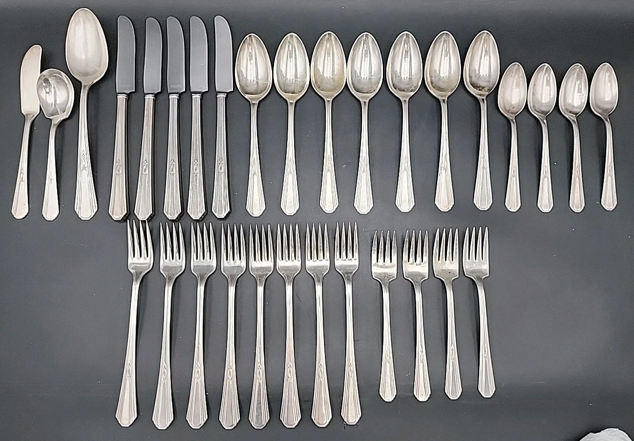 VINTAGE 1930’s WM ROGERS & SON AA IS PARIS Silver Plated 33-Pieces