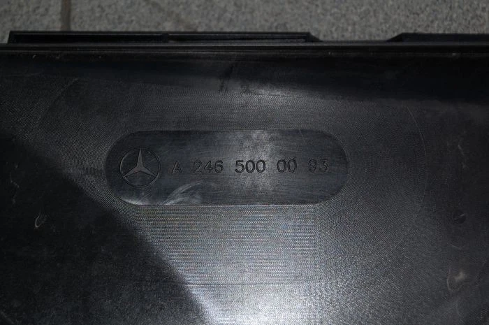 Electric Fan Mercedes-Benz A2465000093 3136613377 0130308401 3135103802 176A - Image 4 of 4