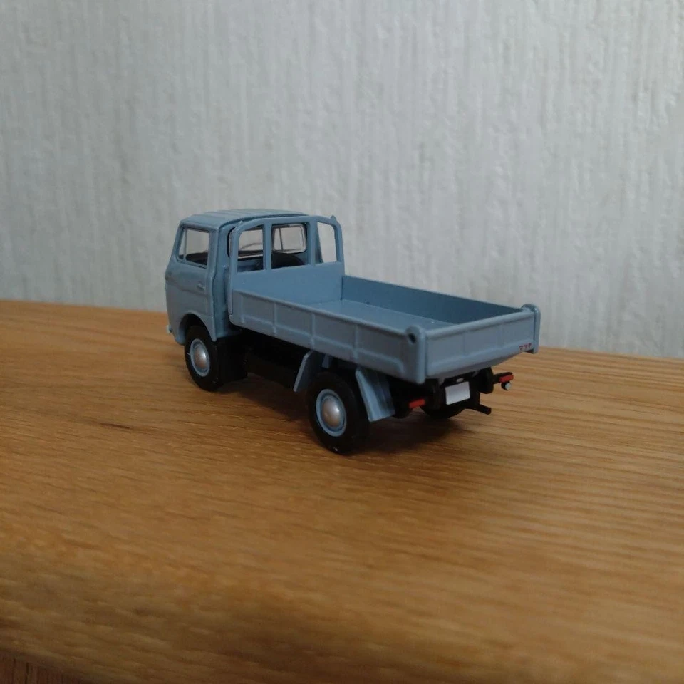 Винтажный самосвал Tomica Mazda E2000 - Изображение 3 из 4