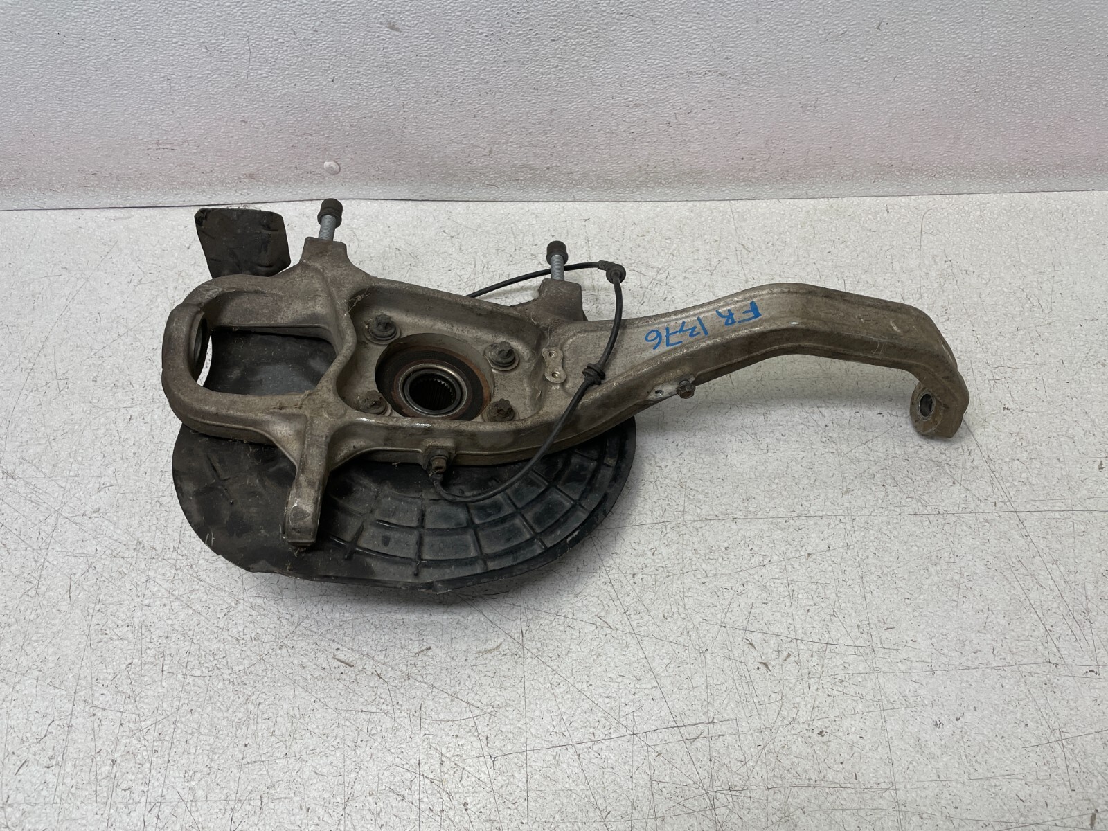 2014-2017 Maserati Ghibli Q4 Front Right Pass Spindle Knuckle Hub AWD 1376 OEM