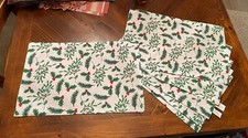 NWT Holiday Christmas Red Green Holly Pine Mistletoe Festive Placemat Set Of 6