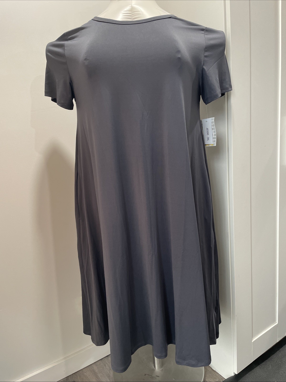 New Woman's LuLaRoe Gray Pockets Jessie Dress Size 3XL
