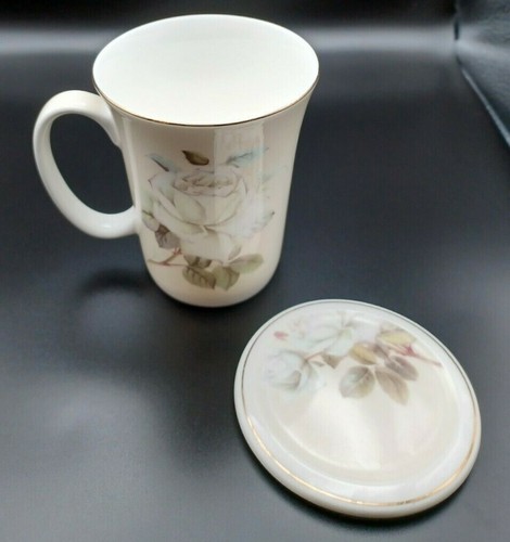 Taza y platillo Gracie Bone China Magnolia borde platino verde claro - Imagen 3 de 9
