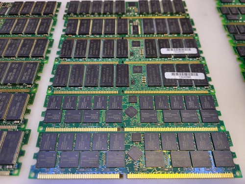 29 Pezzi Server PC DDR1 Registrato ECC Alta Qualità Memoria Oro MLCC Rottami di Recupero - Foto 16 di 24