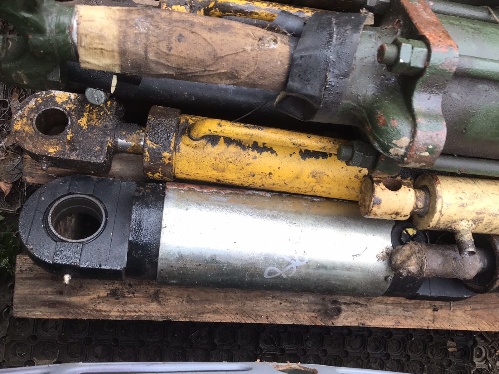 JOB LOT OF USED HYDRAULIC RAM CYLINDERS, VARIOUS SIZES AND LENGTHS Q eBay