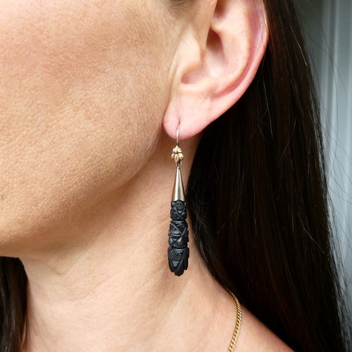 Hermosos PENDIENTES Pendeloque WHITBY JET tallados de la época victoriana C1880 - Imagen 8 de 8