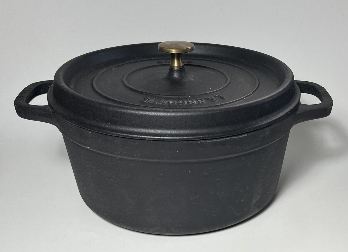 Staub Cast Iron Dutch Oven 4Qt Round La Cocotte Matte Black # 26