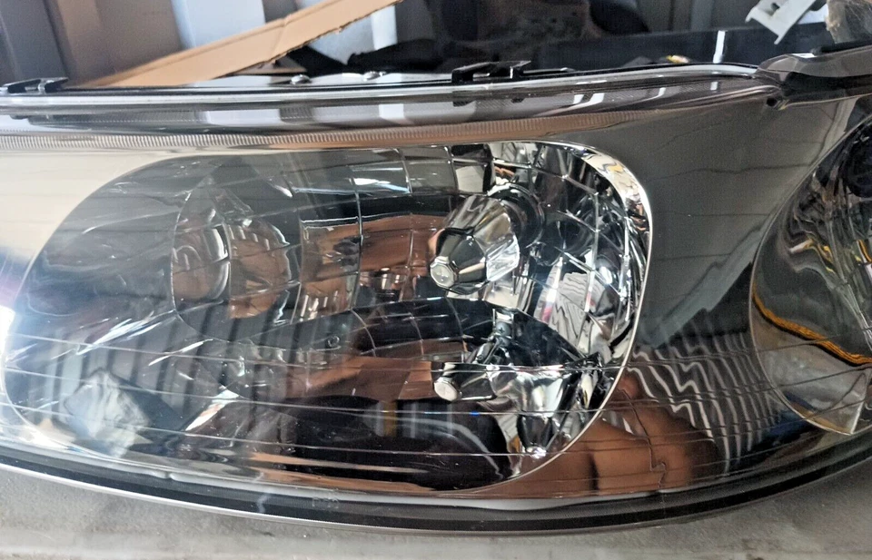 Faro-Regular TYC 20-6086-00 LOC-124 98-02 LINCOLN TOWN CAR Foto 3 de 4