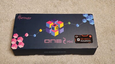 ducky one 2 mini,60%, reinweiß, kirschblau geschaltet + reinweiß kabel