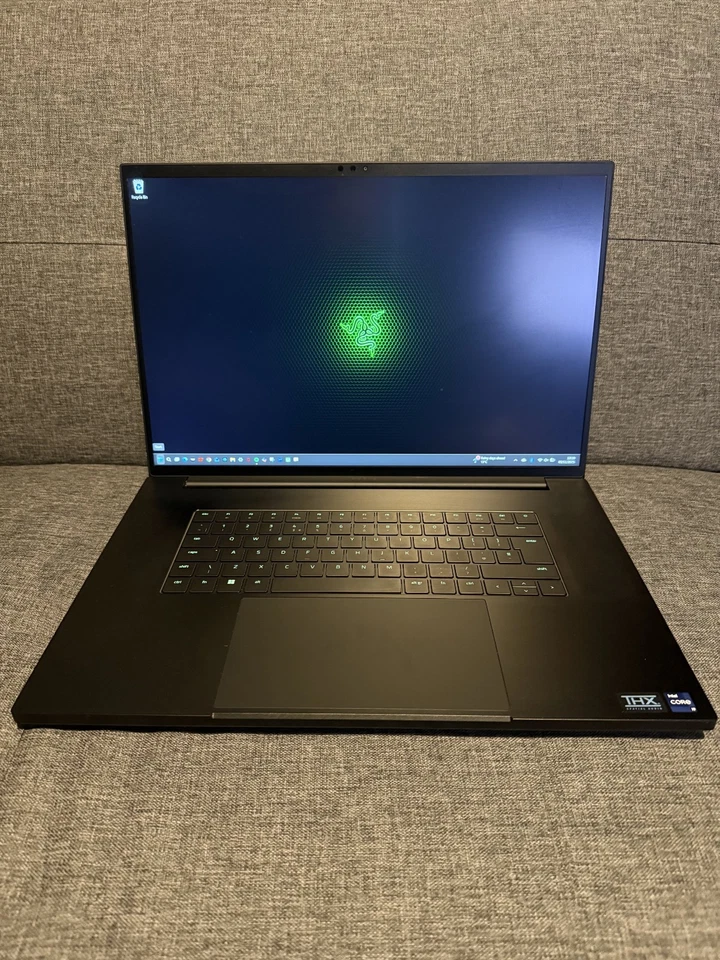 Razer Blade 18 (2023) - NVIDIA RTX 4070 - Intel Core i9 - 13950HX - 18" 240Hz - Image 4 of 4