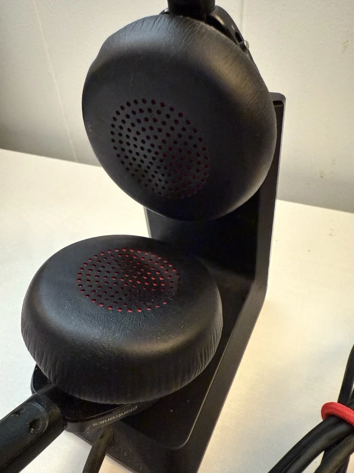 Plantronics Voyager Focus UC B825-M стерео Bluetooth / беспроводная гарнитура - Изображение 3 из 4