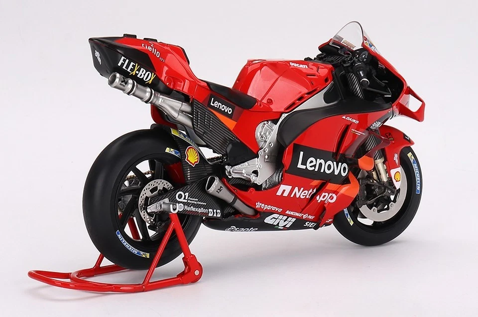 Ducati Desmosedici GP22 #43 2022 Presentación en escala 1:12 Foto 2 de 4