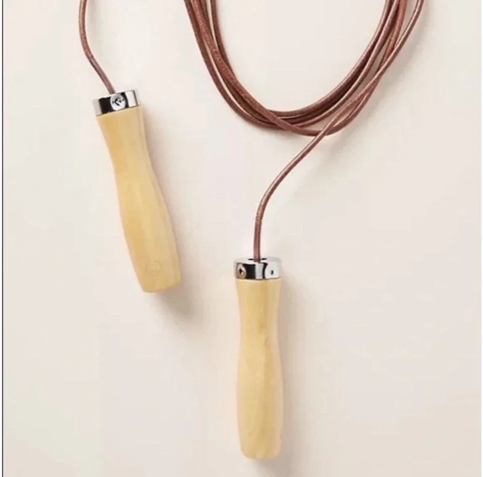 Nueva cuerda de saltar de cuero de inicio fuerte para práctica diaria de Anthropologie precio de venta sugerido por el fabricante: $34 Foto 3 de 4