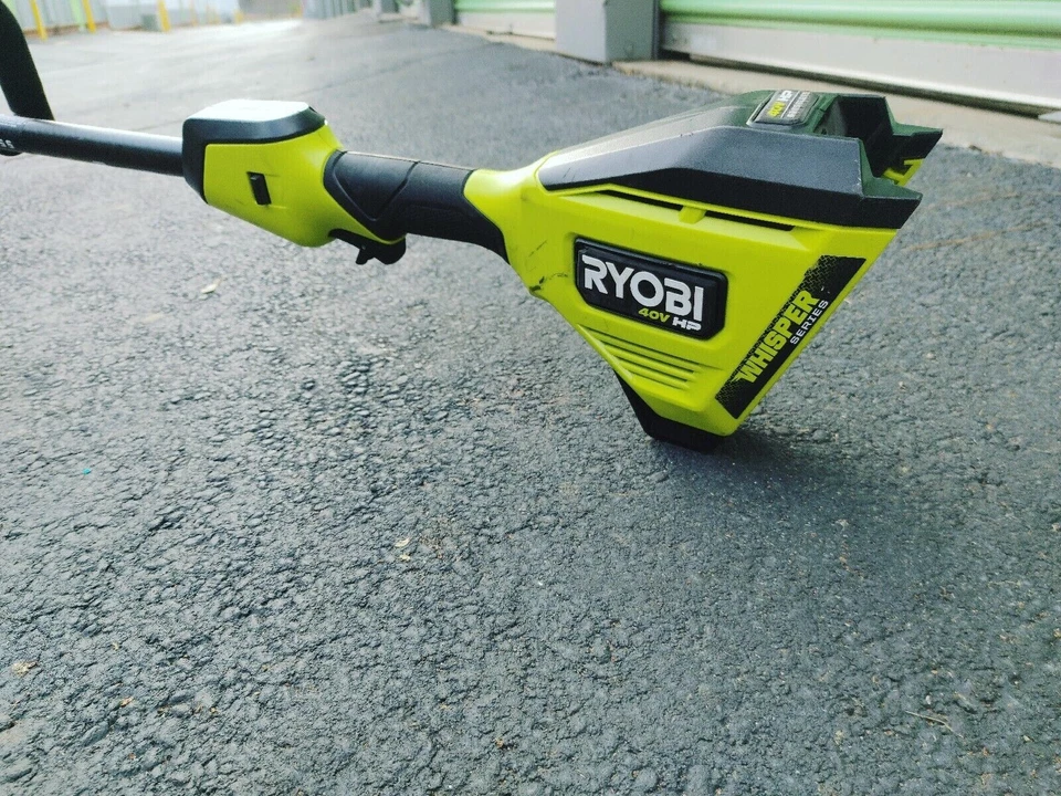 RYOBI 40V HP SUSURRO SIN ESCOBILLAS 17" BATERÍA INALÁMBRICA FIBRA DE CARBONO RECORTADORA DE CUERDAS Foto 4 de 4