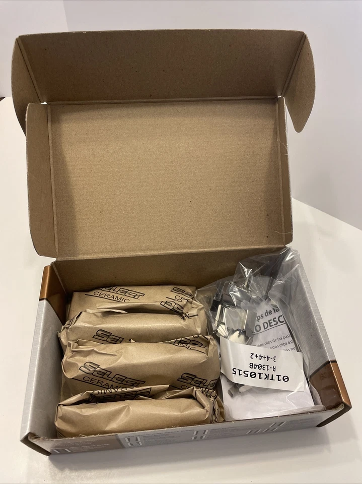 Pastillas de freno traseras de disco cerámico BrakeBest Select C1304 para Toyota/Lexus 2007-2022 Foto 3 de 4