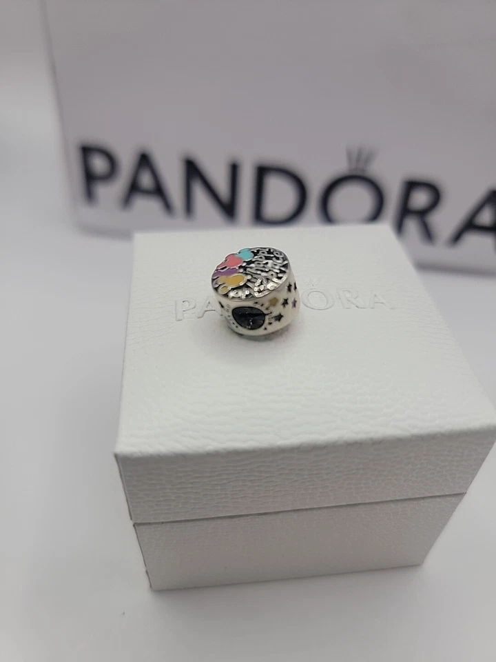 Berloque autêntico Pandora parques da Disney 2022 Castelo da Cinderela Meu Lugar Feliz B40 - Imagem 2 de 4