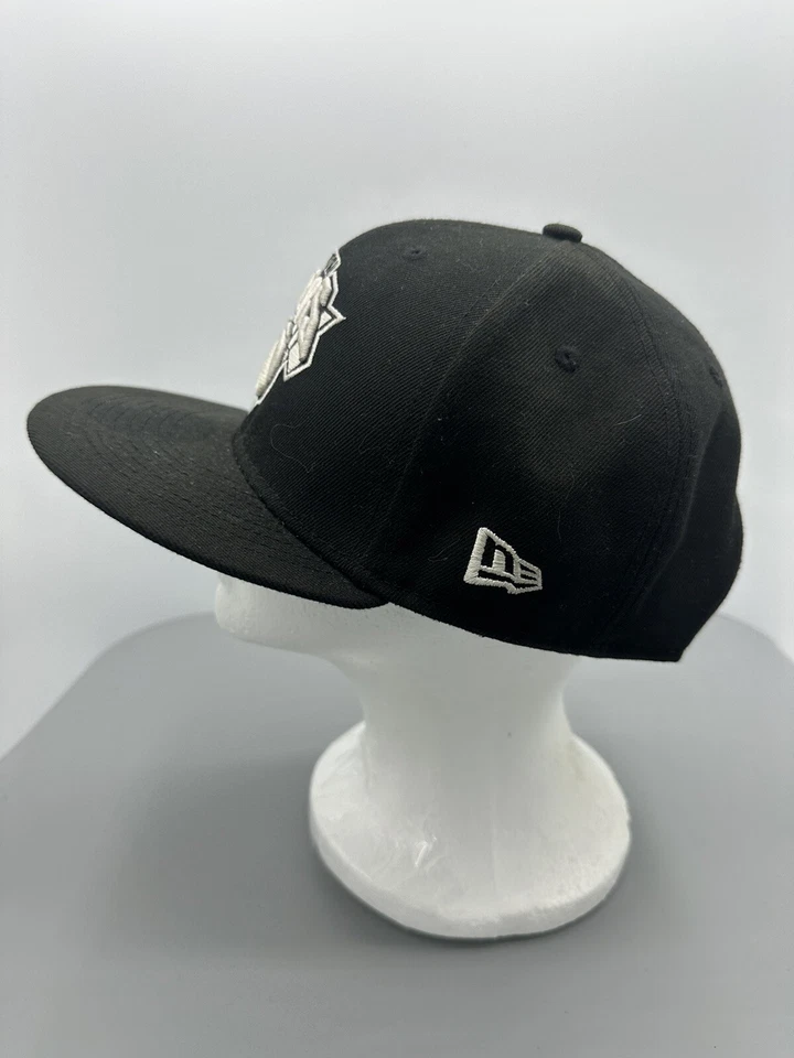 New Era 9Fifty NBA New York Knicks Black & White Basic Snapback Adjustable Hat - Image 4 of 4