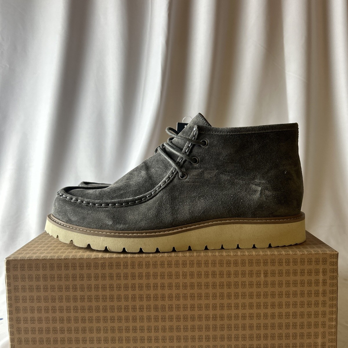 Baretraps Higgins Chukka Boots Mens Size 10 Gray Suede Lace Up