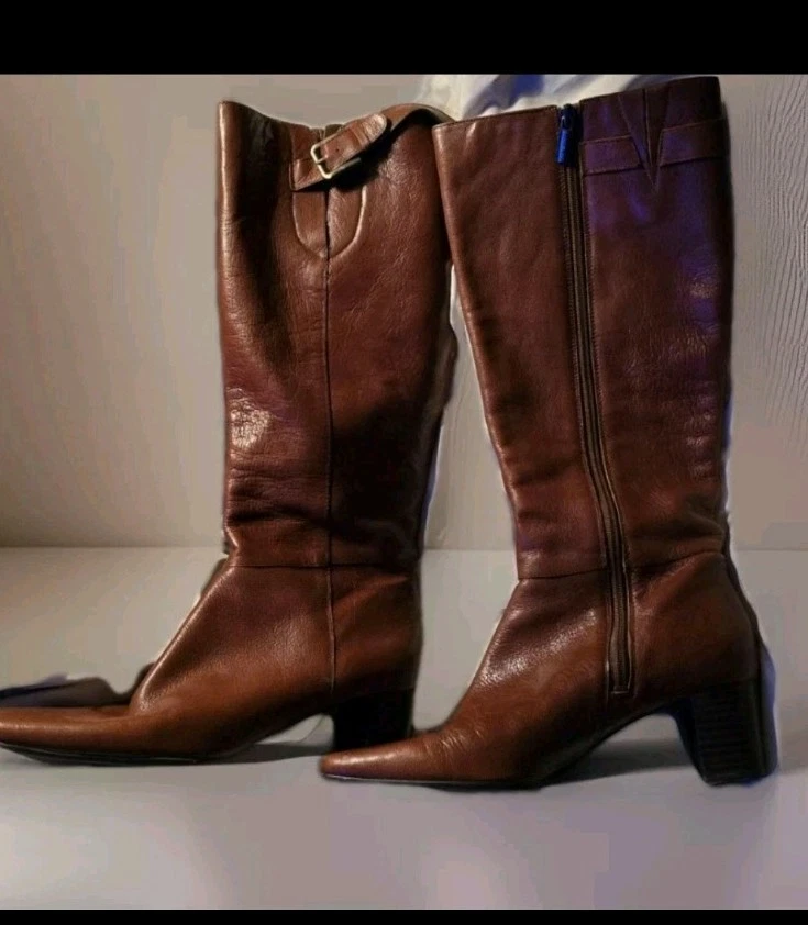 Botas altas de cuero marrón coñac Bandolino para mujer talla 8,5 tacón bloque hebilla con cremallera Foto 2 de 4