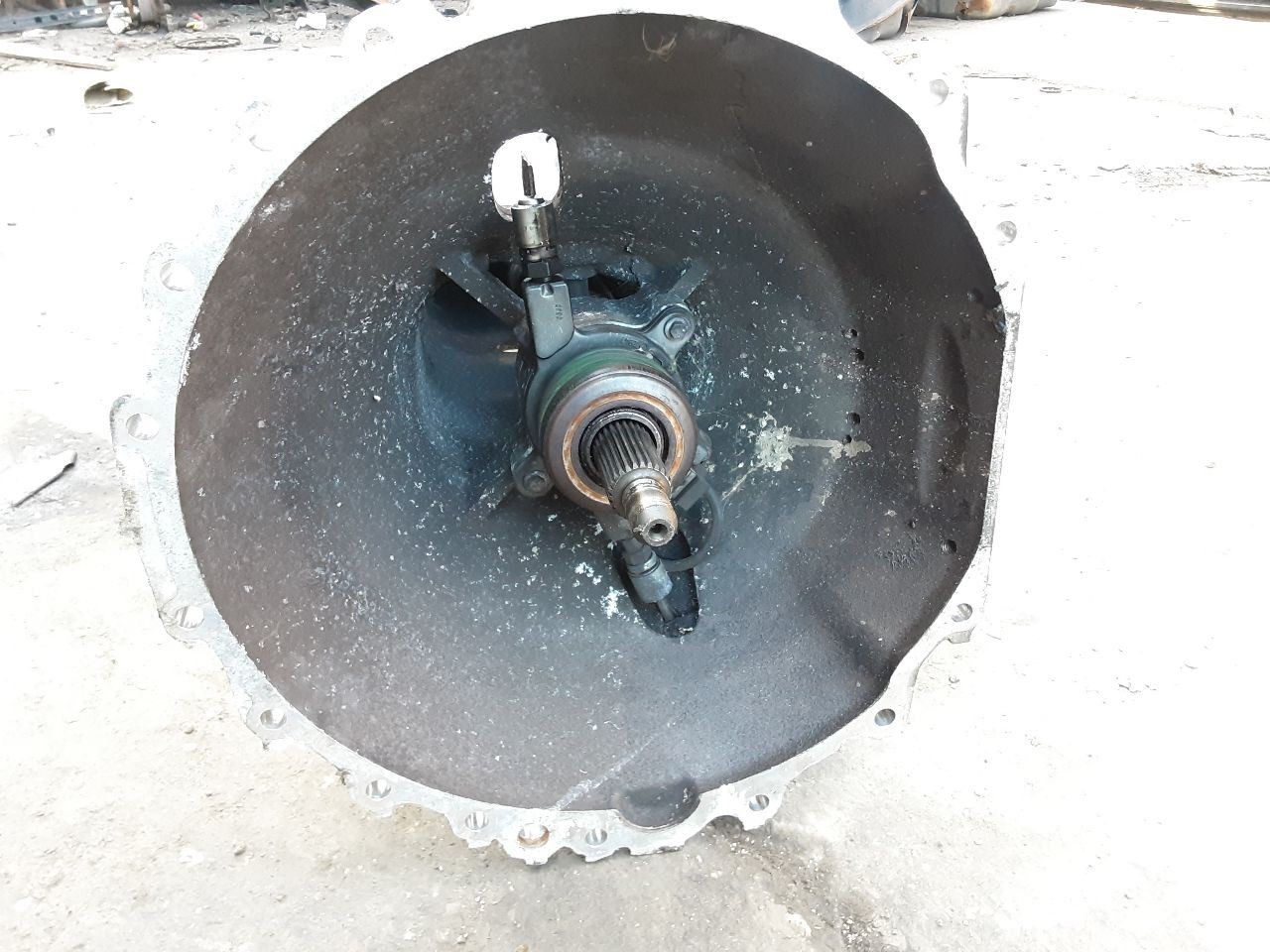 Aston Martin Vantage 2010 Rear Driveshaft P/N 677983