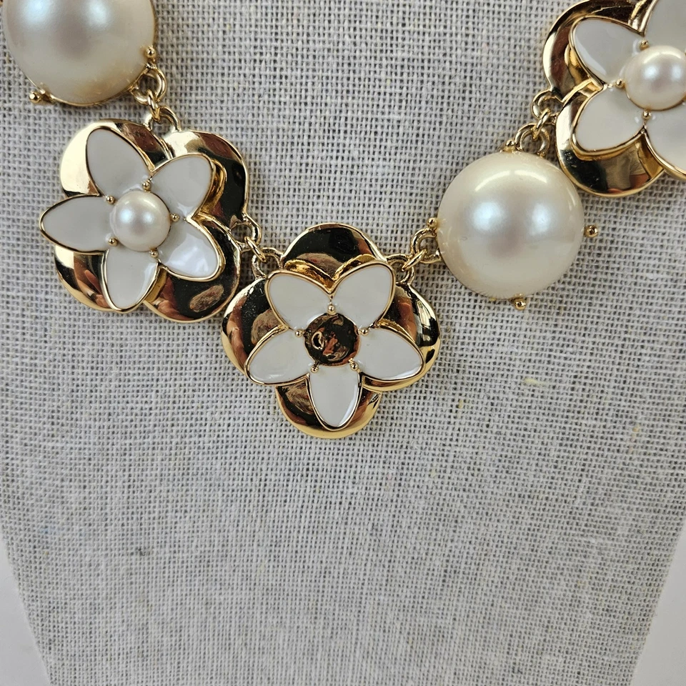 Kate Spade Window Seat Bouquet Floral Collar Necklace Cream and Gold Plate  - Image 3 of 4