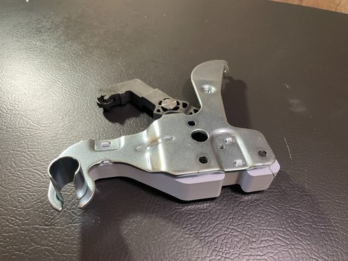 GE Refrigerator Upper LEFT Hinge WR13X24929 from GWE22JYMFFS OEM New Open Box