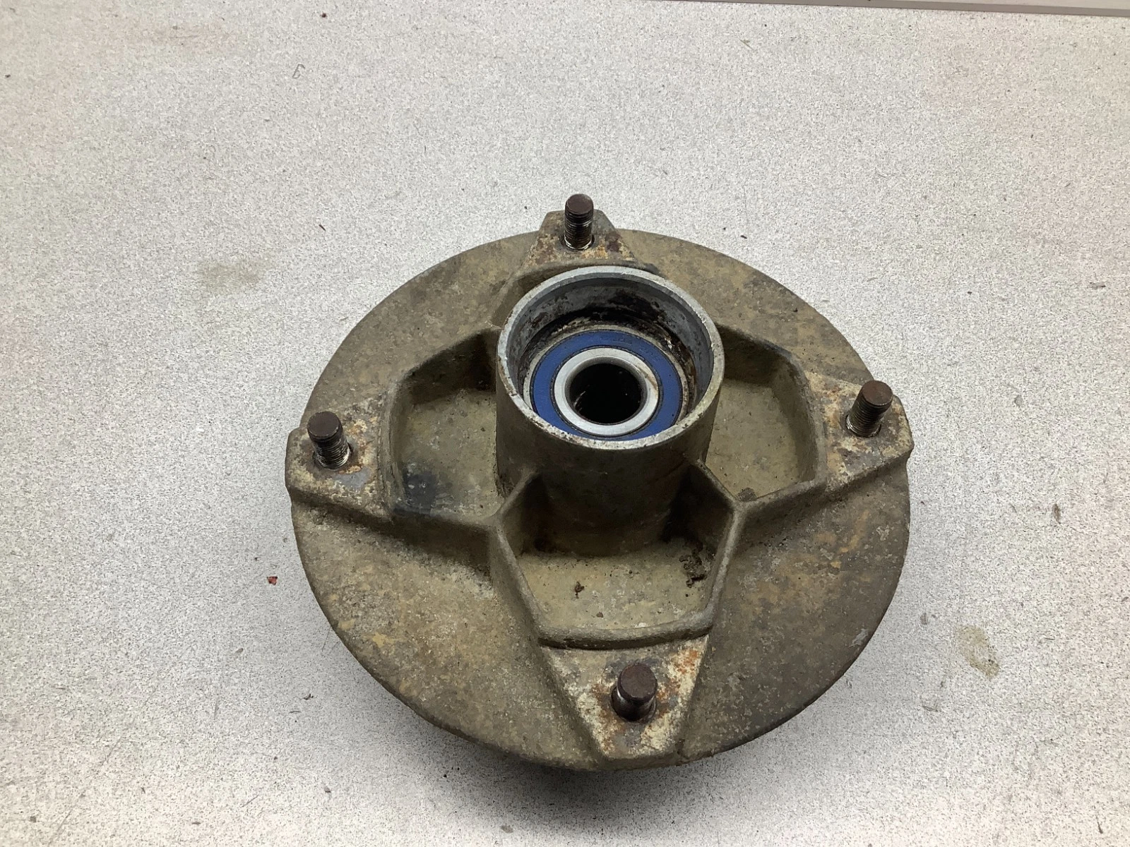 1996 96 POLARIS TRAIL BOSS 250 2X4 FRONT WHEEL HUB