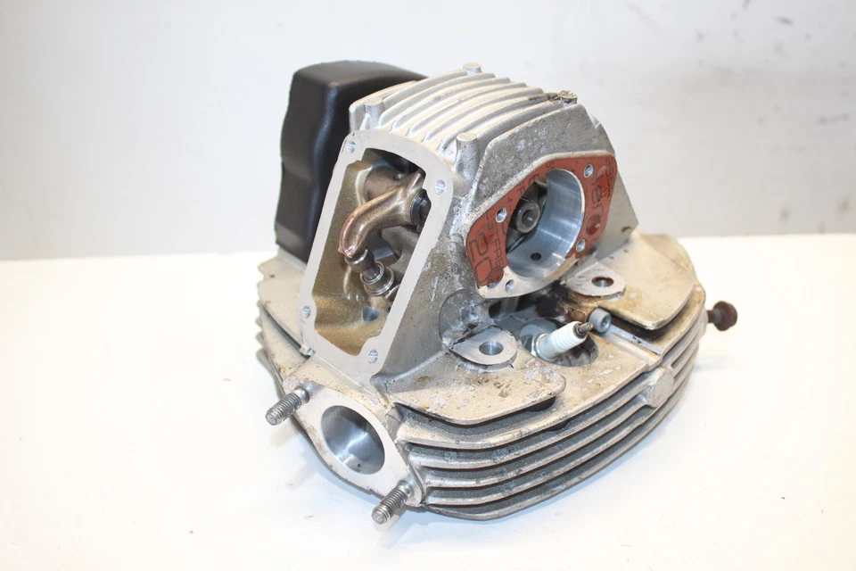 Ducati 900 SS 1996 montaje de culata trasera OEM Foto 3 de 4