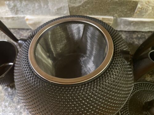 JAPANESE CAST IRON TEA CUP AND TETSUBIN TEA POT BOTH PORCELAIN LINED - Picture 2 of 7