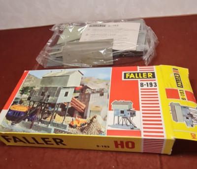 Faller B-193 HO Scale Gravel Lift
