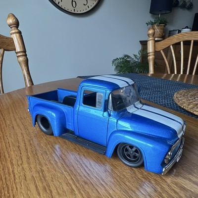 Jada Toys Ford F-100 1:24 Blue/White Diecast Pickup Truck Opening Doors