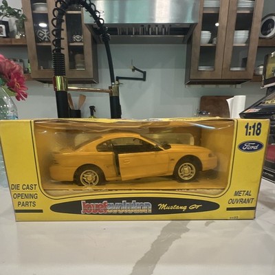 Ford Jada Evolution 1994 Mustang GT Yellow 1:18 Diecast Car Opening Parts