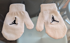 Nike Air Jordan: Baby Knit Mittens